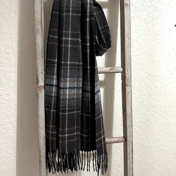 Nordstrom 100% Cashmere Unisex Scarf - Picture 3 of 7